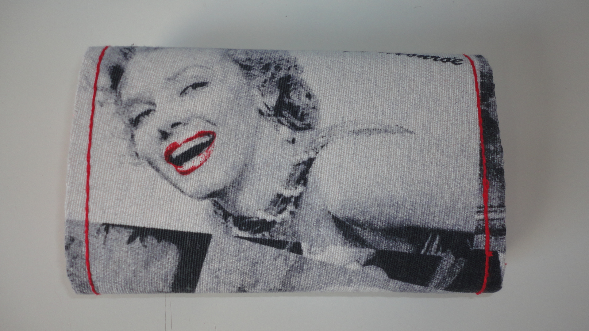 zadná strana Marilyn...